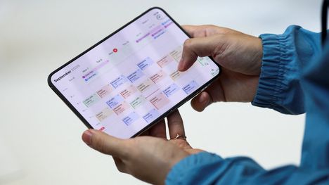 iPhone Duossa on 7,6 tuuman yhtenäinen näyttö, joka taittuu keskeltä kahtia.
