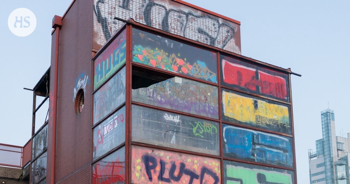 Itäkeskus | ”Kusitorni” puretaan