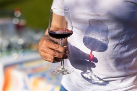 Kesälomalla ei usein ole niitä arjen velvoitteita, jotka ovat voineet pitää alkoholin käytön hallinnassa. Monella juominen lähteekin käsistä juuri lomalla.
