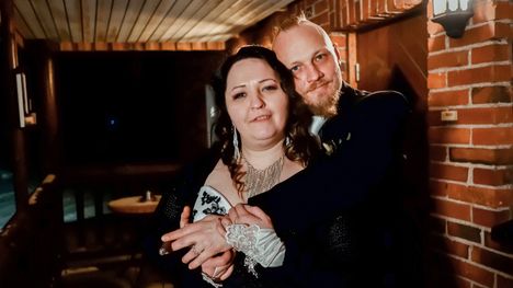 Puoliso vahvistaa Mika Leinosen menehtyneen.