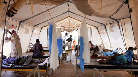 Väkivaltaa al-Fashirista paenneet saivat hoitoa Sudanissa.