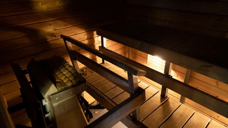 Sähkön hinta putosi kaksi vuotta sitten eräänä perjantai-iltana -50 senttiin kilowattitunnilta. Silloin sähkösaunan lämmittämisestä sai maksun sähköyhtiöltä.