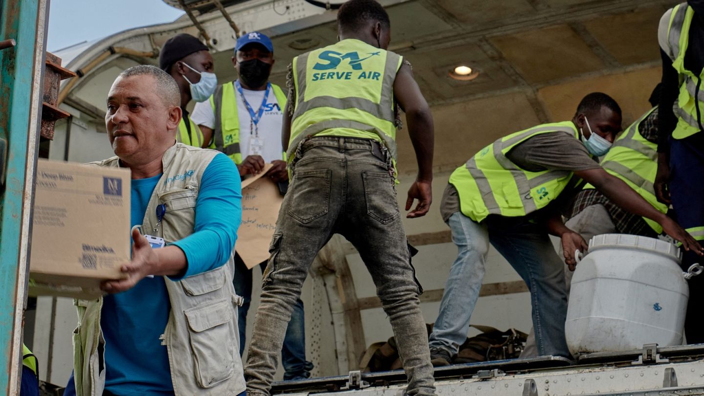 DRC Ebola epidemic risks spreading to neighbors, UN warns