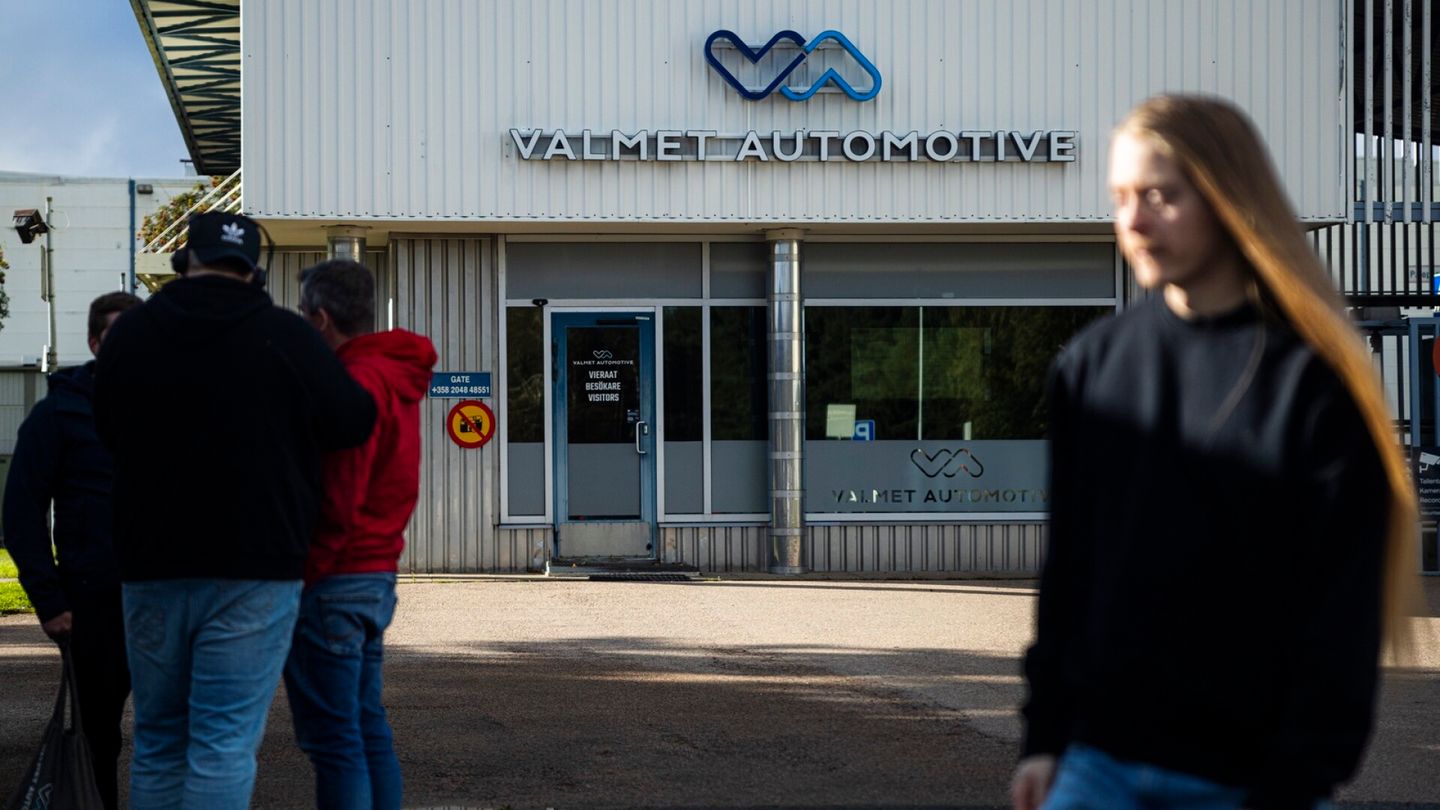 Valmet Automotive bo odpustil do 235 zaposlenih in začasno ukinil delo za skoraj 900 delavcev
