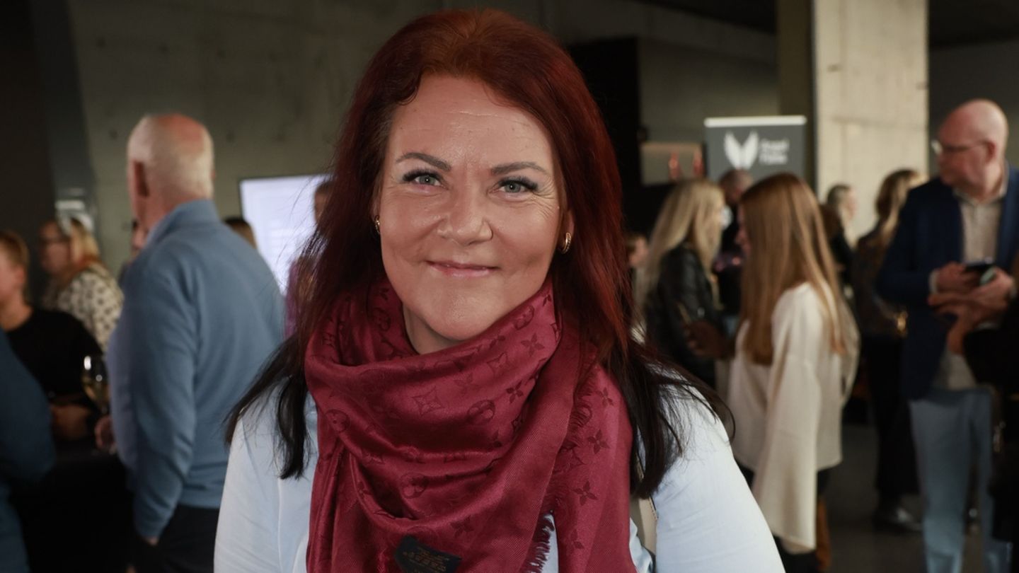 Pia Penttala toi miehensä TTK-studiolle – yhteiskuva