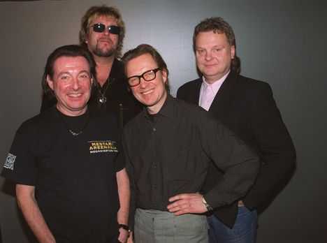 Mestarit vuonna 2001: Kirka, Hector, Pave Maijanen ja Pepe Willberg.