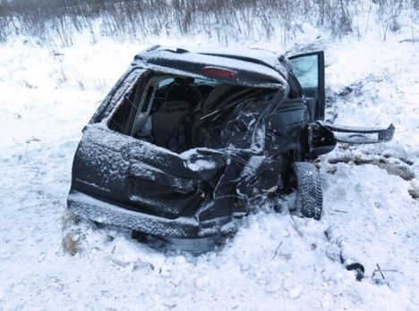 Vauva lensi onnettomuudessa turvakaukalossaan ulos autosta. Lapselle ei käynyt pahasti.