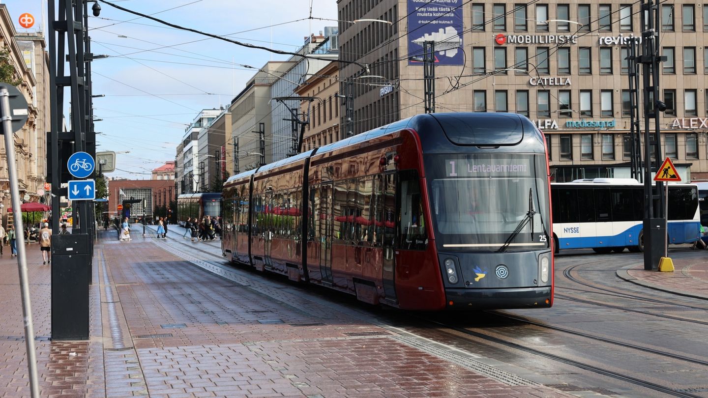 Tampereella kuului posahdus – ratikkaliikenne sekaisin