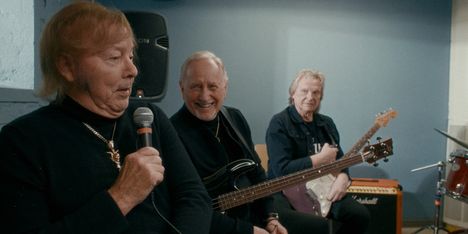 Danny, Kaj Wallin ja Pepe Willberg muistelevat dokumentissa The Islandersin rautalanka-aikoja.