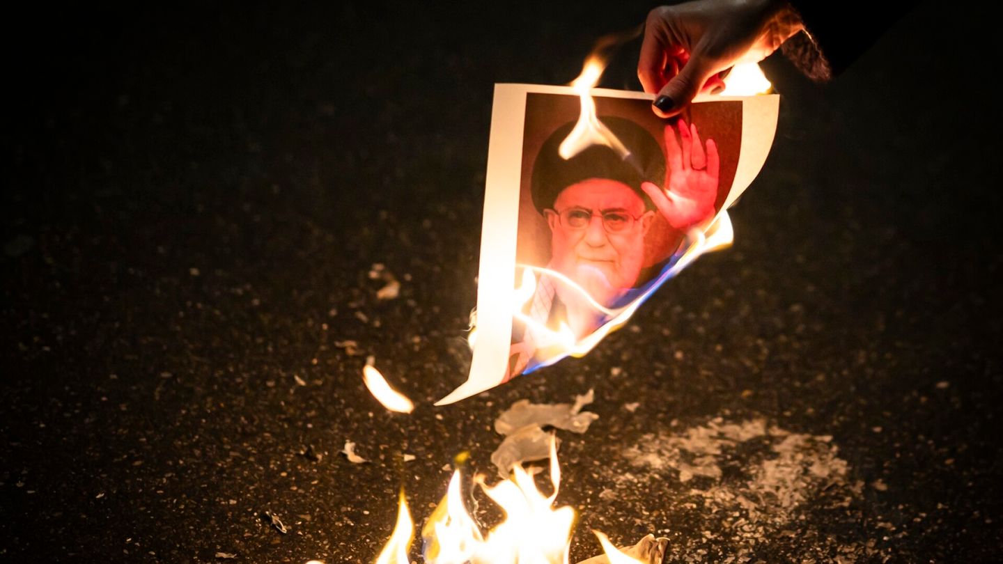 Tämä on tilanne nyt | Trump uhkasi puuttua Iranin tilanteeseen, ja nyt Iran on hirttämässä ensimmäisen mielenosoittajan