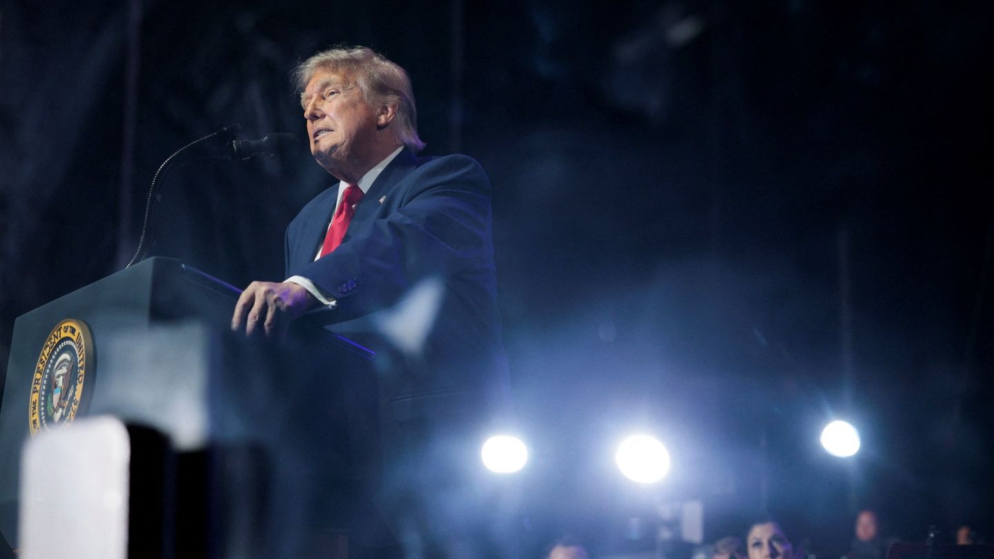 Trump Holds 'Controversial Party' on National Mall Amid Heatwave and Performer Boycotts