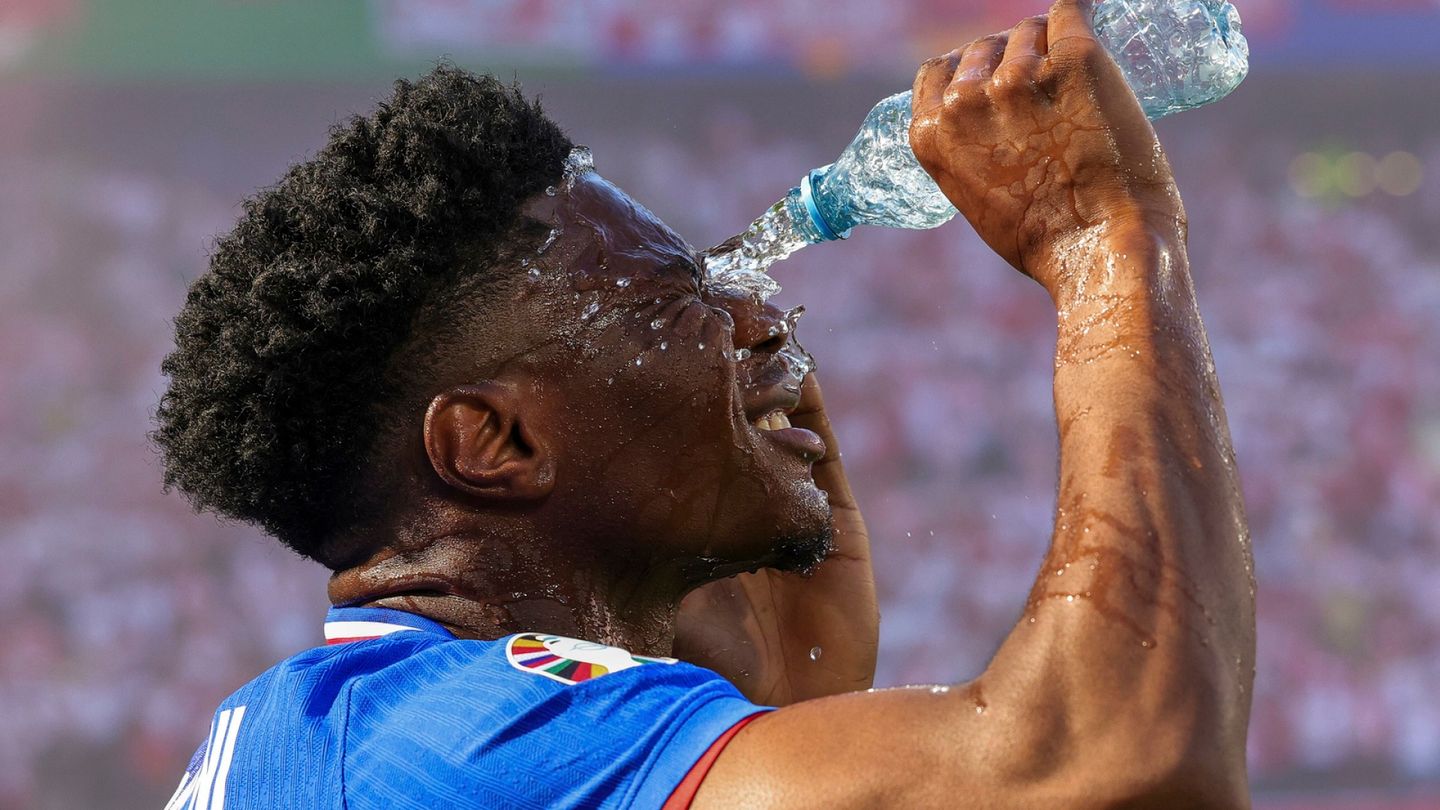 FIFA Bans Spectator Water Bottles Ahead of World Cup