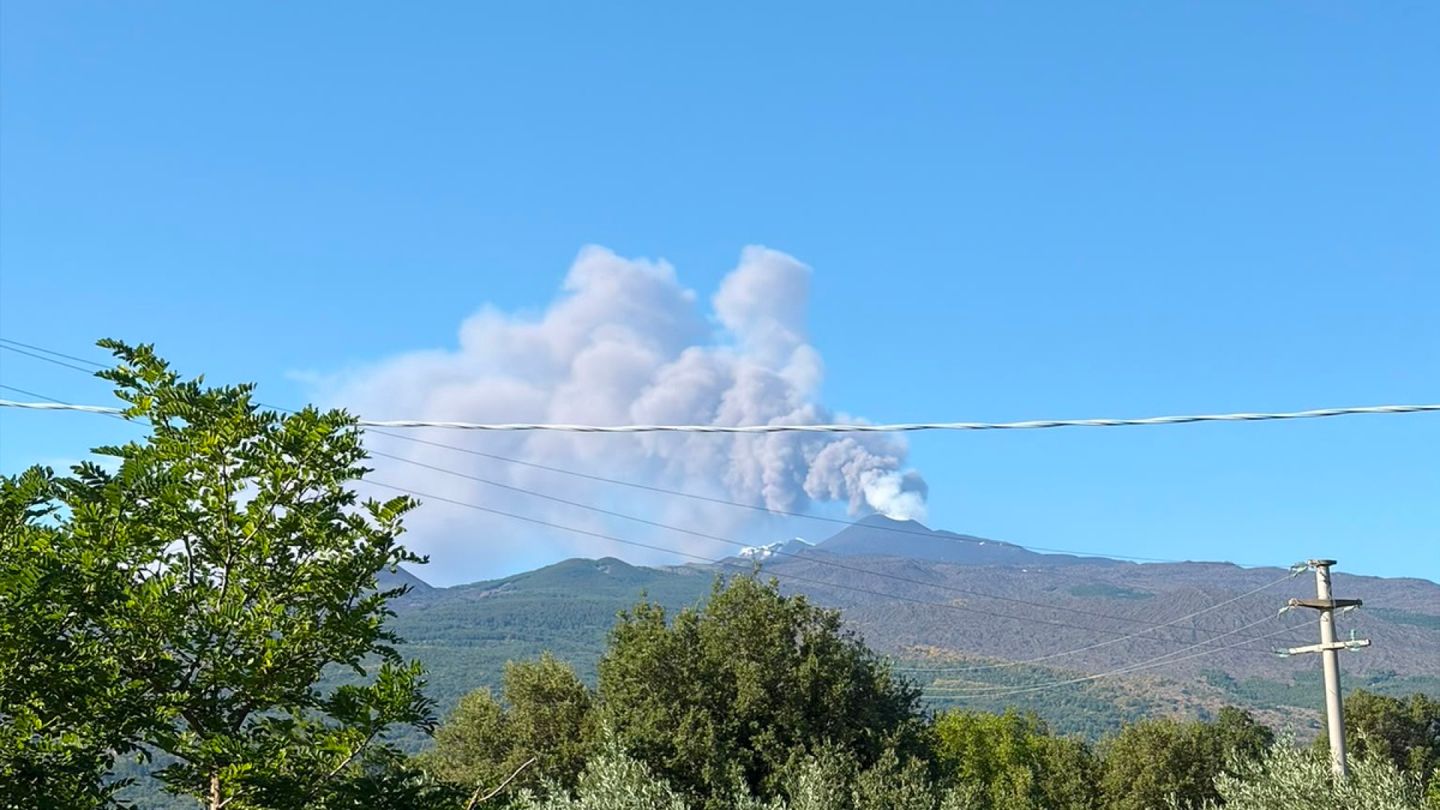 Etna eruption cancels flights twice for traveler
