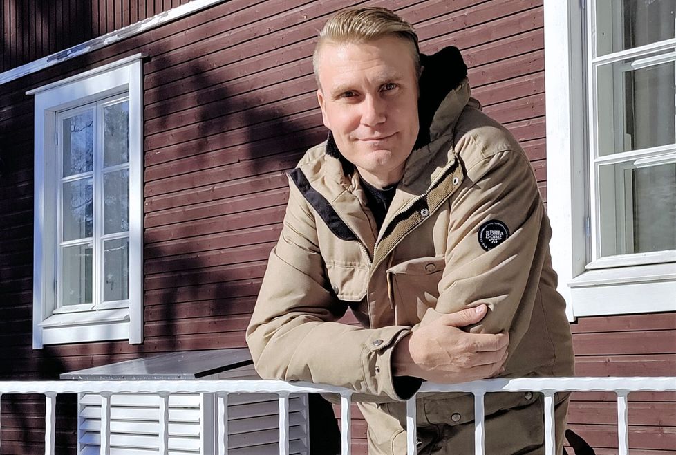 Oma rauhanturvaajatausta, vahva side Ukrainaan ja sotatilanteen vaikutus Eurooppaan ovat kolme päätekijää, joiden vuoksi siurolainen Sami Antila päätti antaa kotinsa kolmeksi kuukaudeksi kotinsa Ukrainasta sotaa paenneiden perheiden majoituspaikaksi.