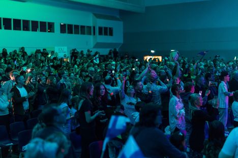 The Vöyrians became raging when Kaj performed in the Eurovision finals.