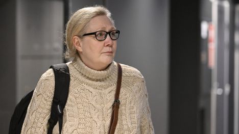 Anneli Auer kuvattiin Varsinais-Suomen käräjäoikeudessa Turussa 19. marraskuuta.