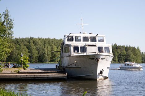 M/S Tampere ilmestyi viime vuoden kesäkuussa luvattomasti Viinikanniemen laituriin Nokialla.