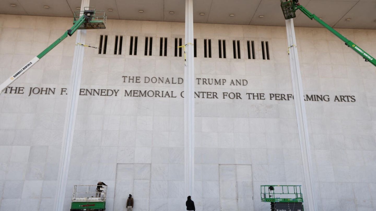Yhdysvallat | Donald Trump joutunee jälleen oikeuteen, koska Kennedy Center on nyt Trump-Kennedy Center