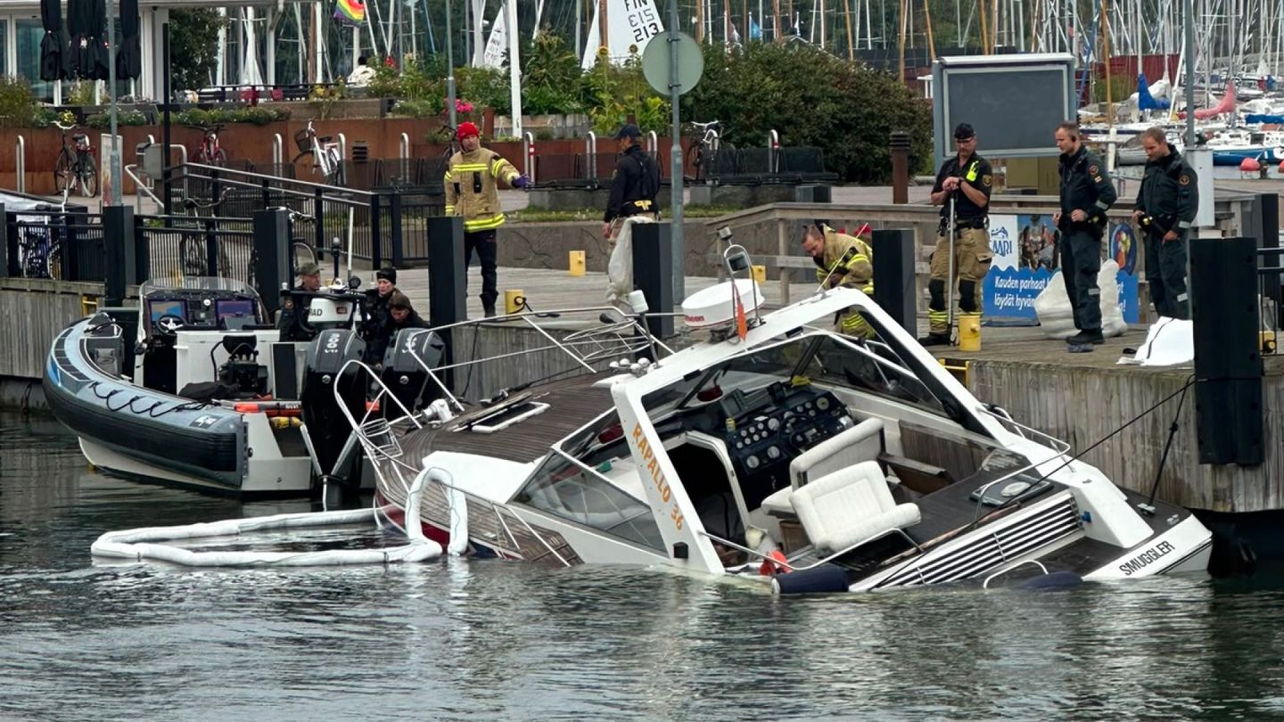 Boat sinks in Helsinki after coast guard tow