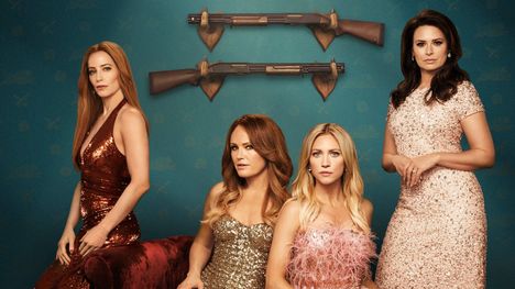 Hillitön hittisarja The Hunting Wives sekoittaa satiiria ja seksiä