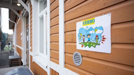 Tampereella iltapäiväkerhoa käyvien koululaisten määrä on laskenut etenkin kolmella alueella. Eniten vähennystä on 2.-luokkalaisten iltapäiväkerhoon osallistumisessa. 