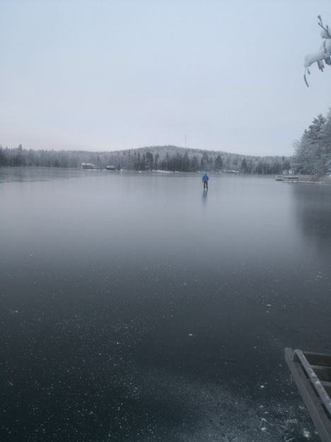 Lukijan lähettämästä kuvasta näkyy, että Nokian Teernijärvellä oli jäätä 4. joulukuuta.