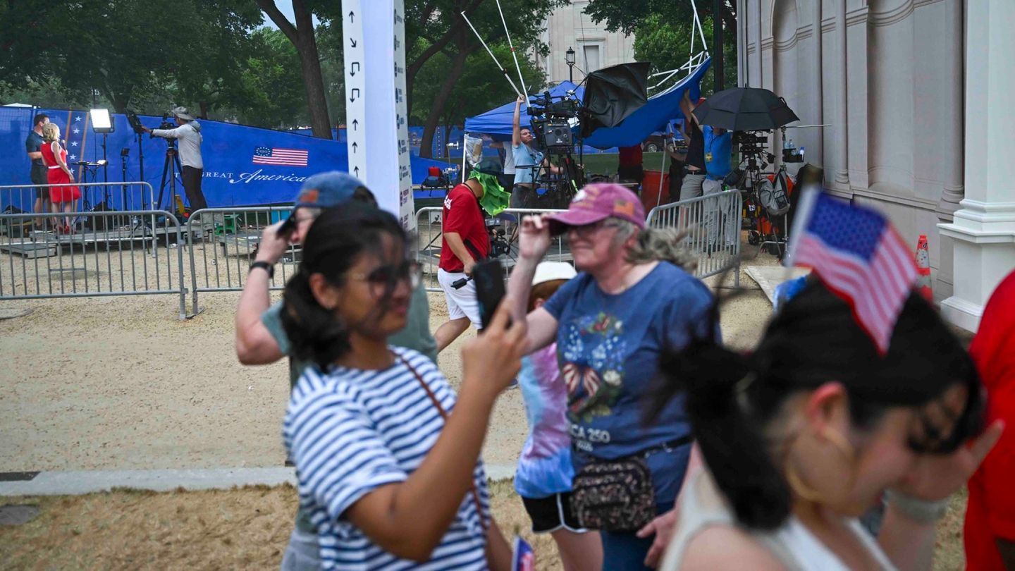 U.S. 250 Years: Storm Threatens Washington Celebrations, Evacuating Crowds